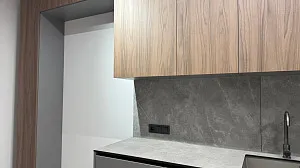 Ефектний та молодіжний дизайн кухні-студії