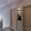 Дизайн сходів і коридору в світлих тонах